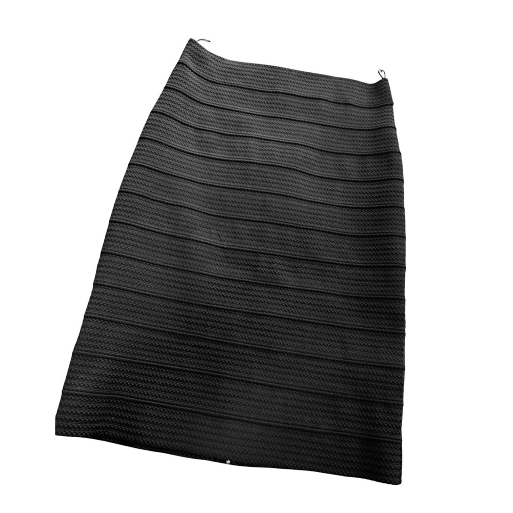 Zara Black Textured stretch Skirt with back  Zipper.  Ribbed, Size Medium - Picture 4 of 7